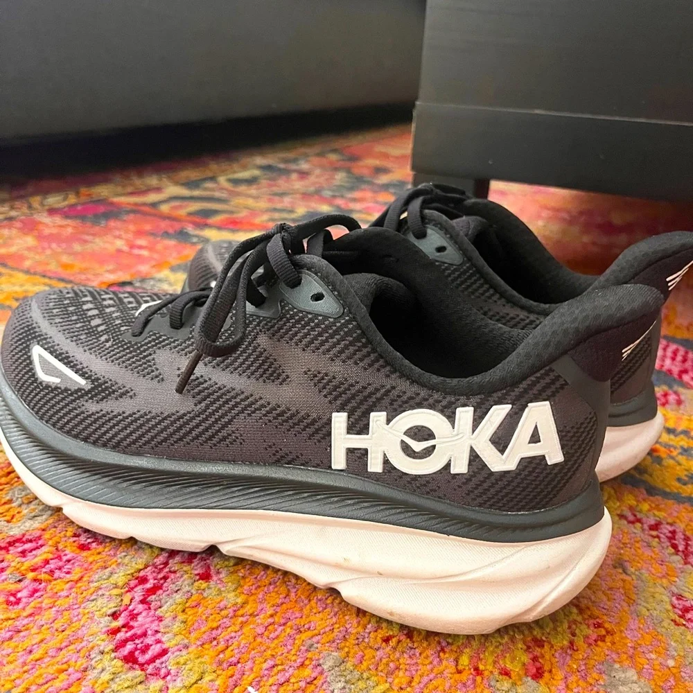 Hoka - Clifton 9 - men’s size 7 wide sneaker